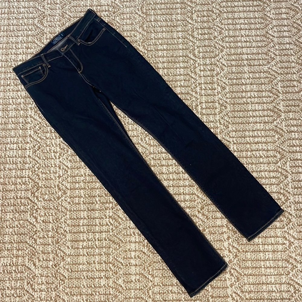 Lucky Brand dark wash jeans. Size 8/29